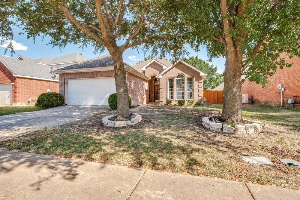3255 Serpis Grand Prairie, TX 75054