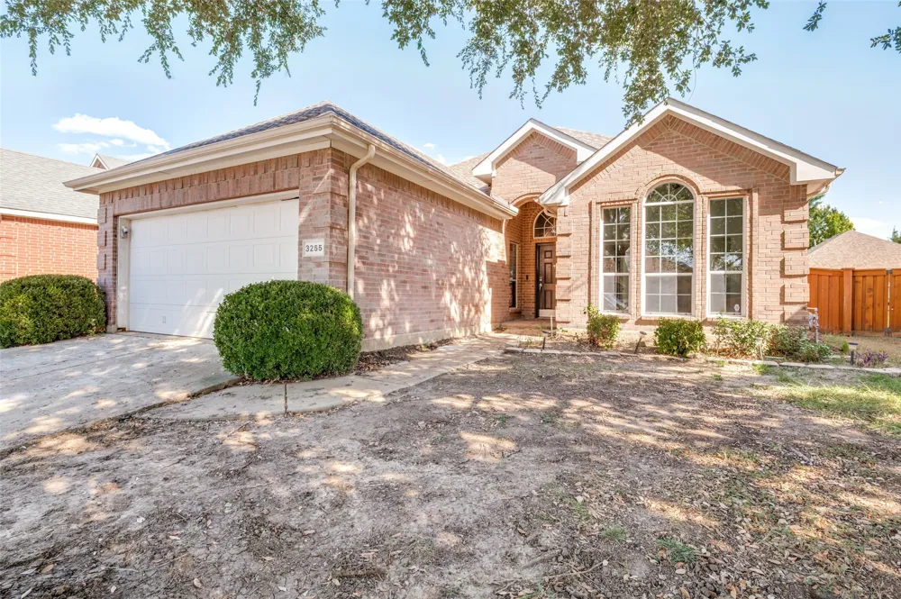 3255 Serpis Grand Prairie, TX 75054