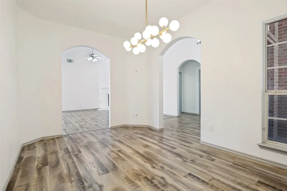 3255 Serpis Grand Prairie, TX 75054