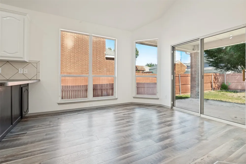 3255 Serpis Grand Prairie, TX 75054