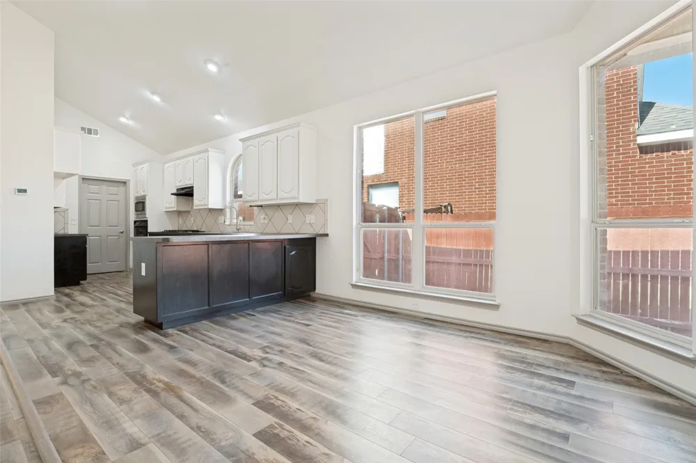 3255 Serpis Grand Prairie, TX 75054