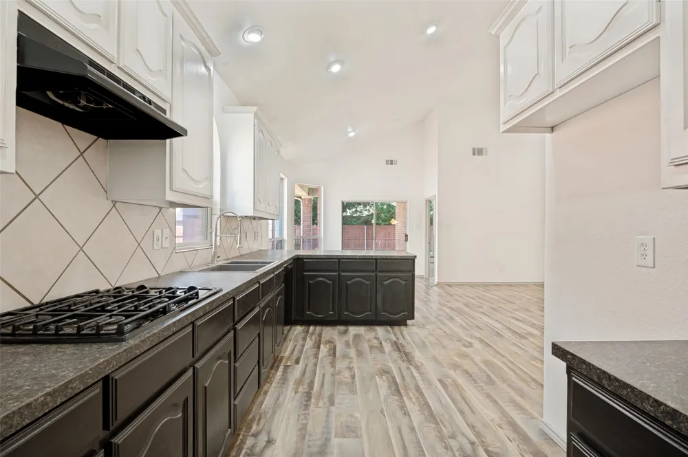 3255 Serpis Grand Prairie, TX 75054