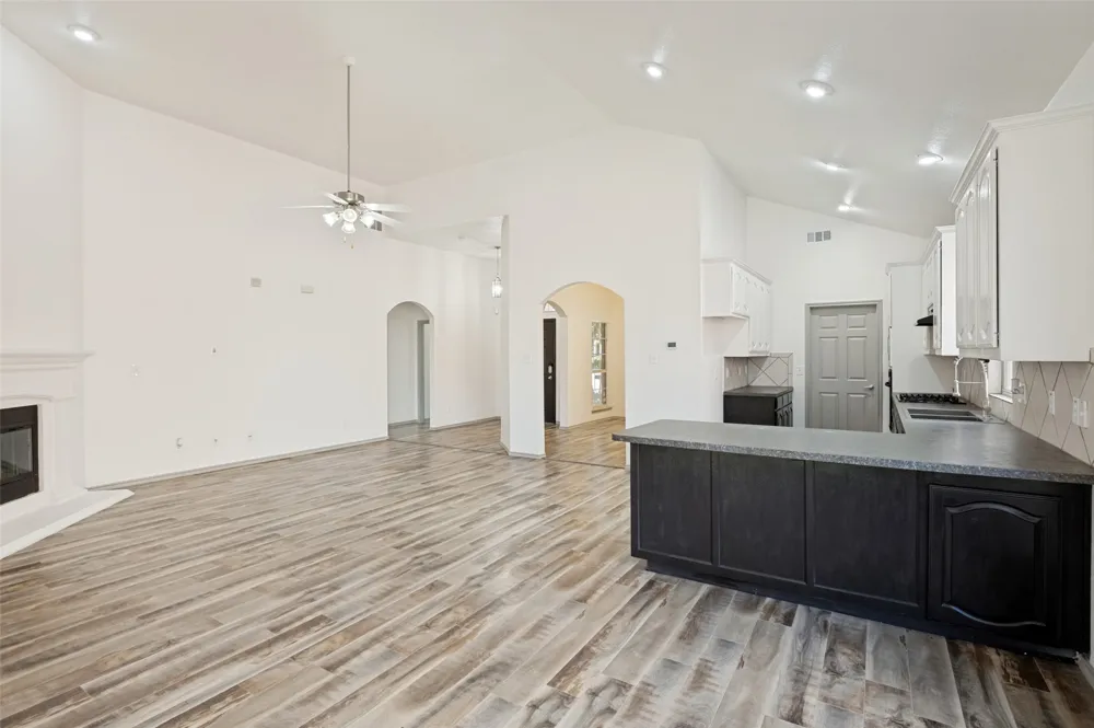 3255 Serpis Grand Prairie, TX 75054