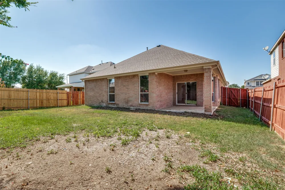 3255 Serpis Grand Prairie, TX 75054
