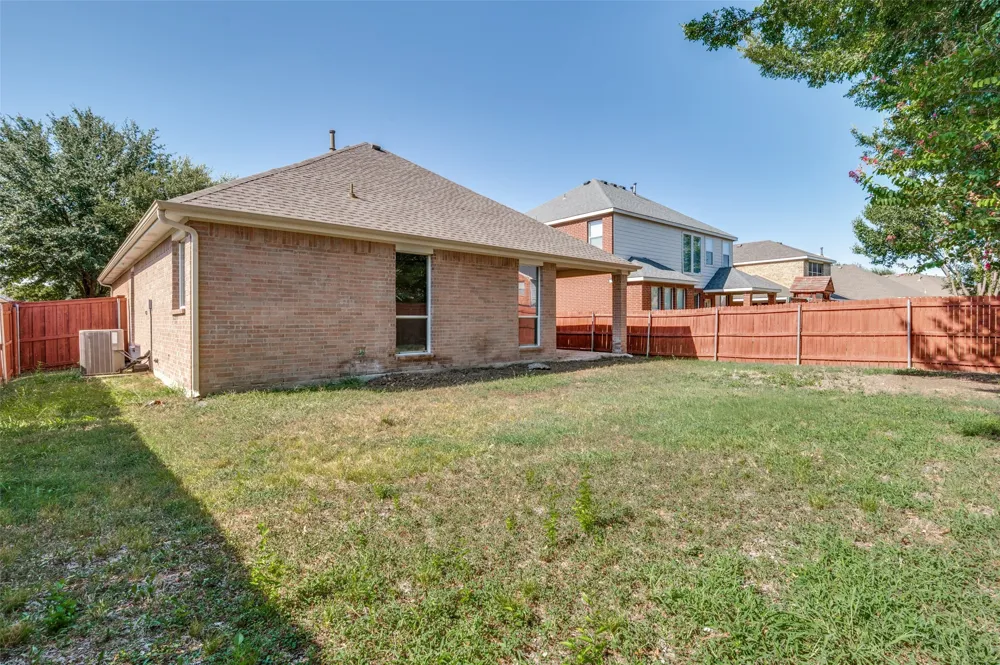 3255 Serpis Grand Prairie, TX 75054