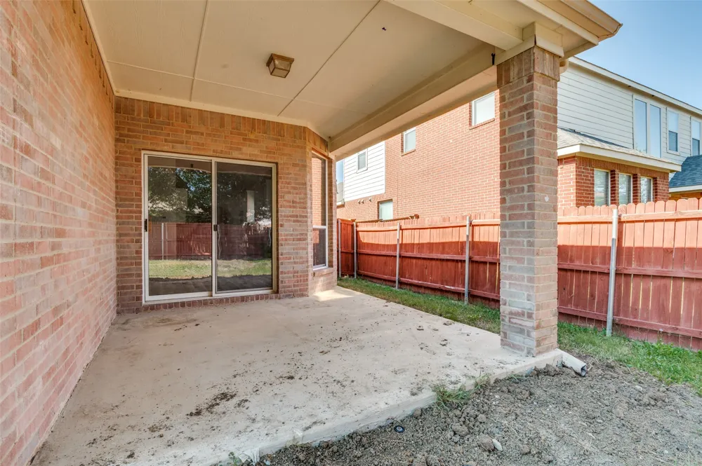 3255 Serpis Grand Prairie, TX 75054