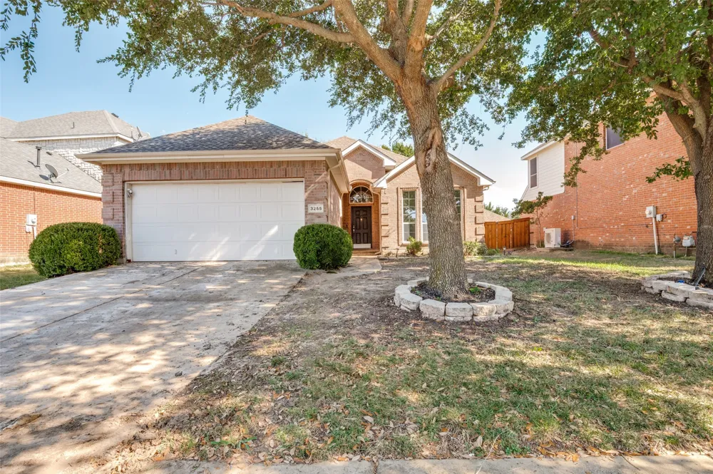3255 Serpis Grand Prairie, TX 75054