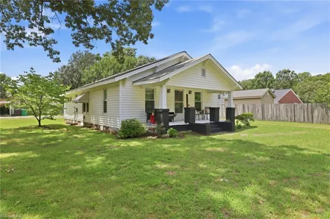106 Crestwood Circle