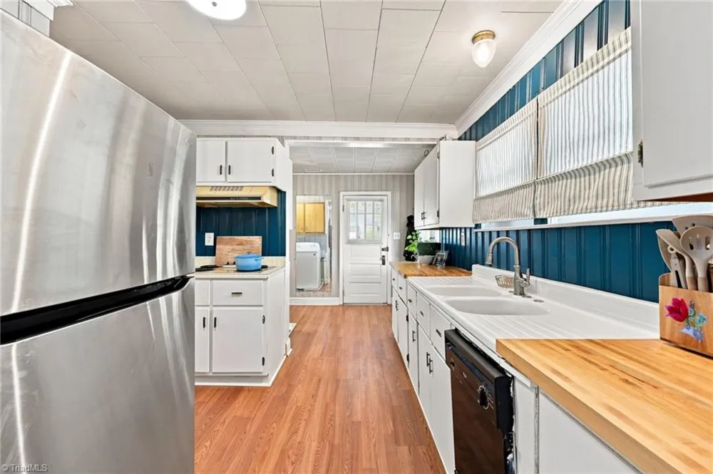 106 Crestwood Circle High Point, NC 27260