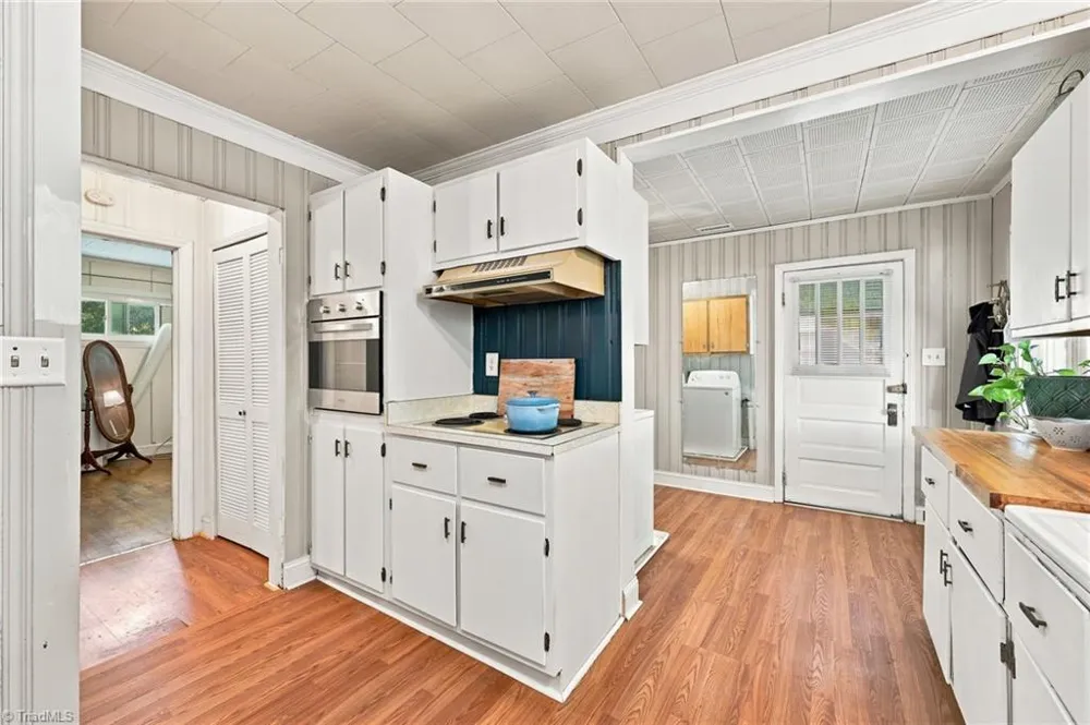 106 Crestwood Circle High Point, NC 27260
