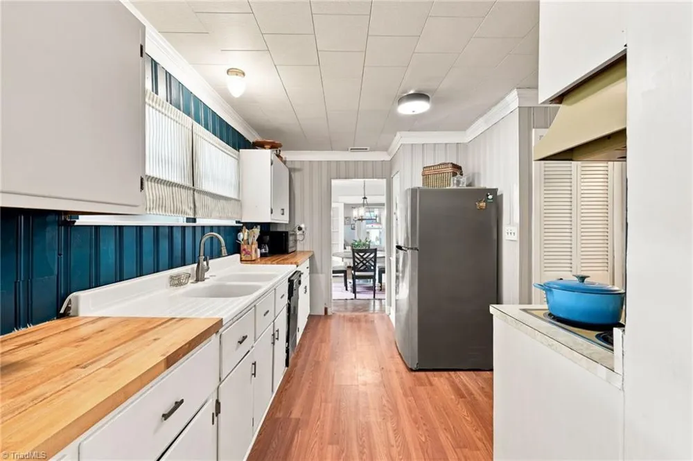 106 Crestwood Circle High Point, NC 27260