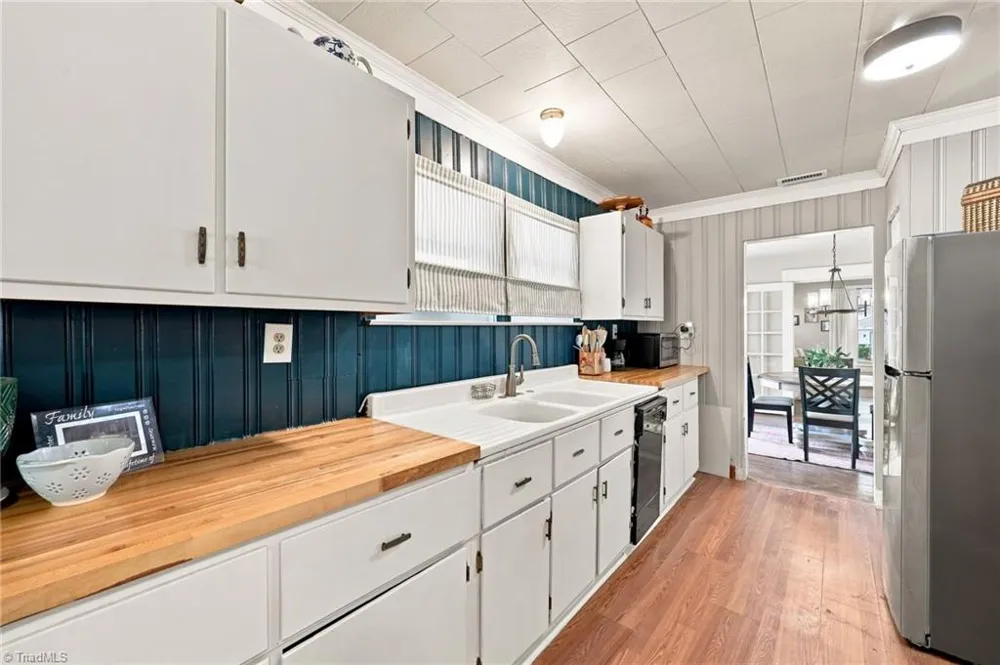 106 Crestwood Circle High Point, NC 27260