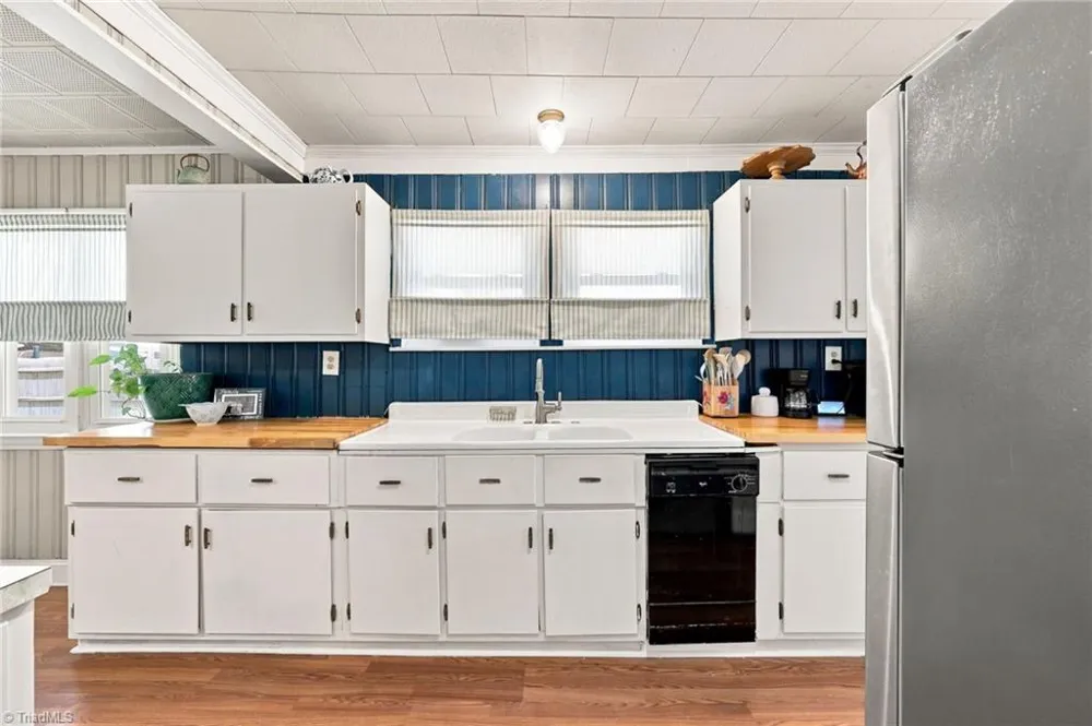 106 Crestwood Circle High Point, NC 27260