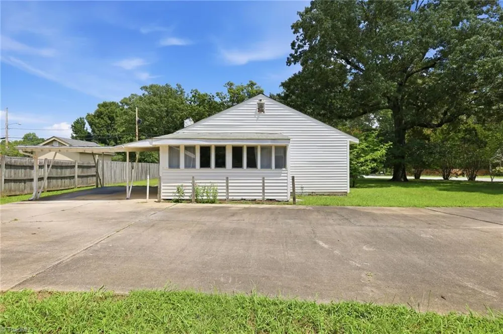 106 Crestwood Circle High Point, NC 27260