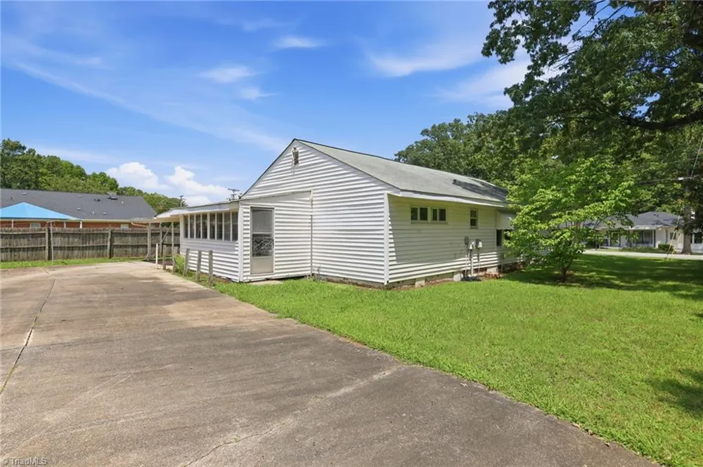 106 Crestwood Circle High Point, NC 27260