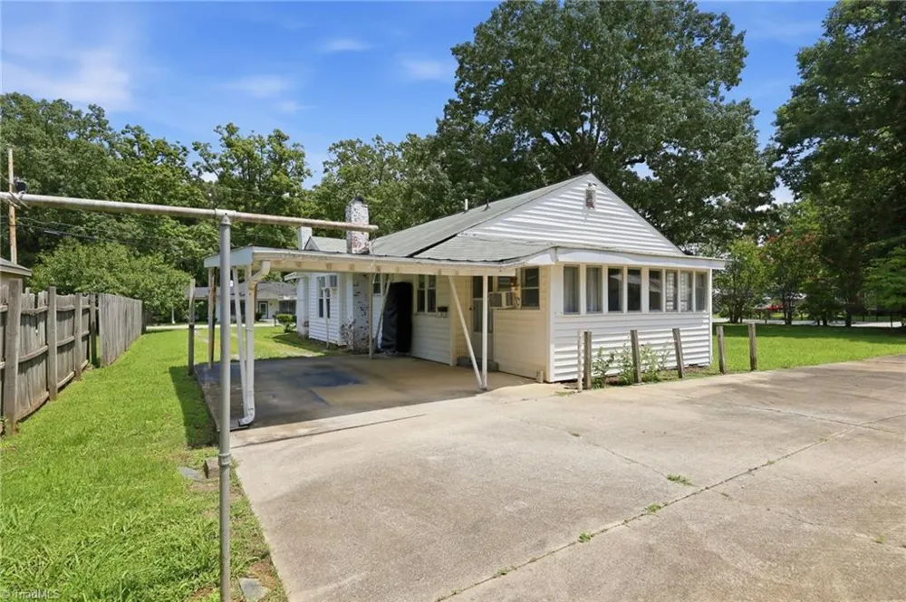 106 Crestwood Circle High Point, NC 27260
