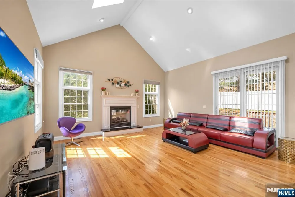 683 Victoria Avenue Paramus, NJ 07652