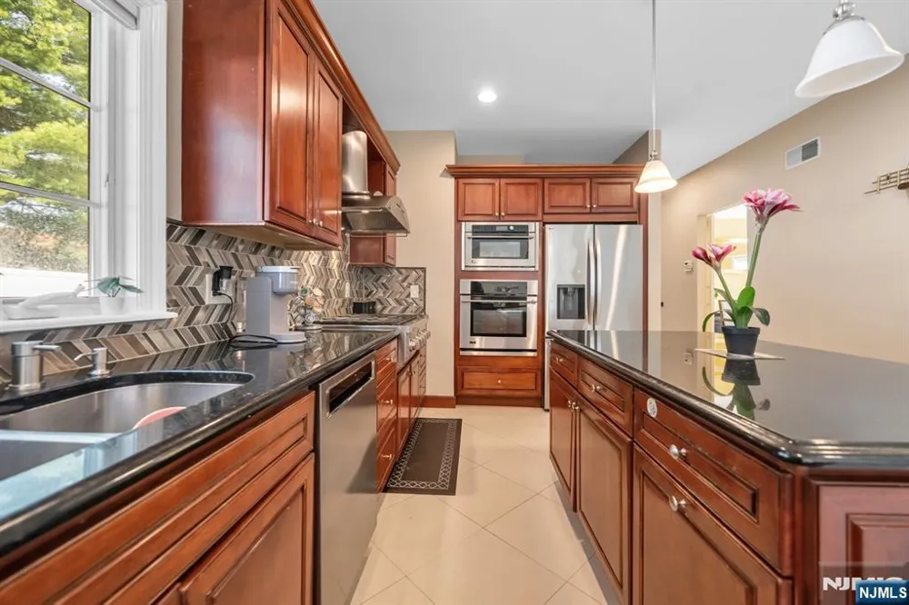 683 Victoria Avenue Paramus, NJ 07652