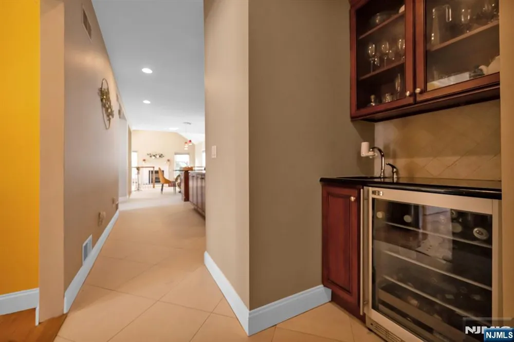 683 Victoria Avenue Paramus, NJ 07652