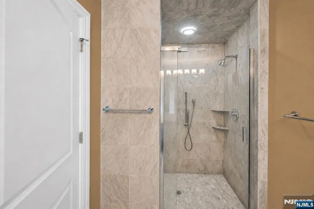 683 Victoria Avenue Paramus, NJ 07652