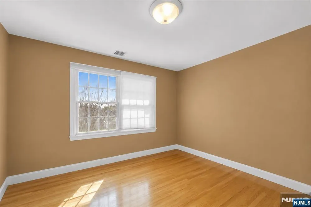 683 Victoria Avenue Paramus, NJ 07652