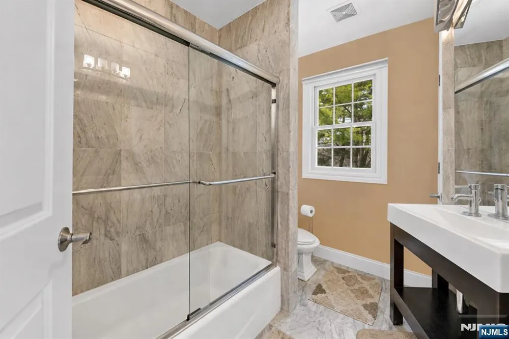 683 Victoria Avenue Paramus, NJ 07652
