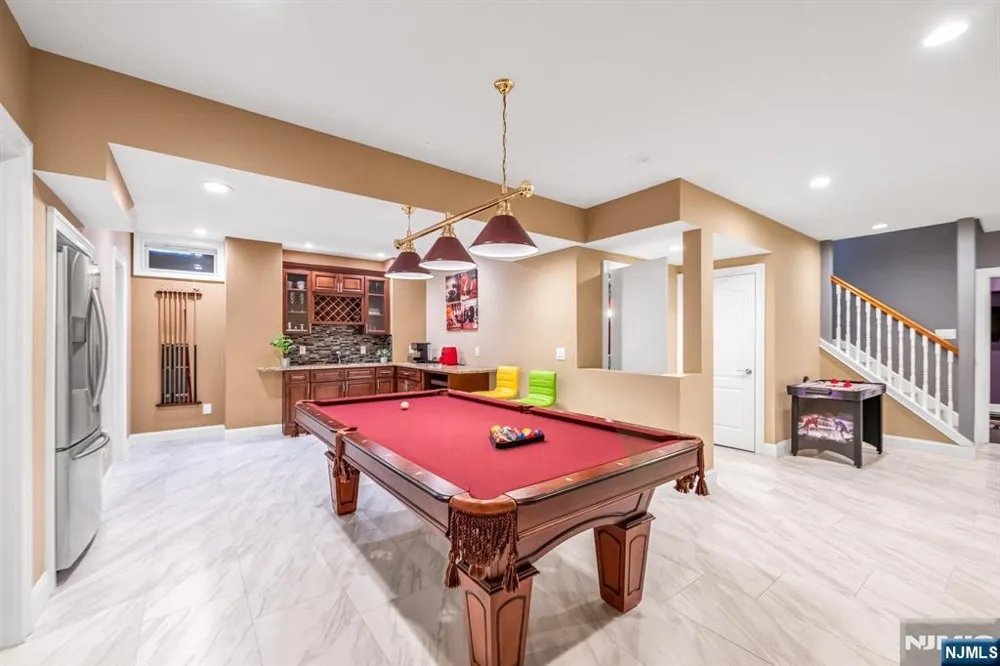 683 Victoria Avenue Paramus, NJ 07652