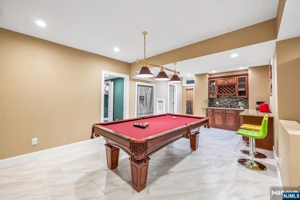 683 Victoria Avenue Paramus, NJ 07652