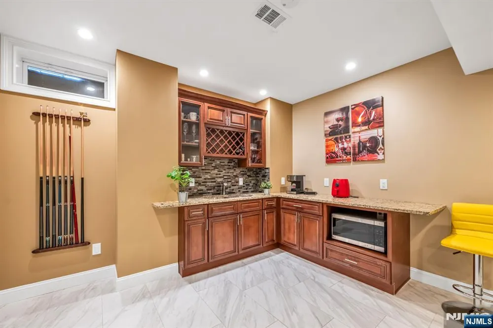683 Victoria Avenue Paramus, NJ 07652