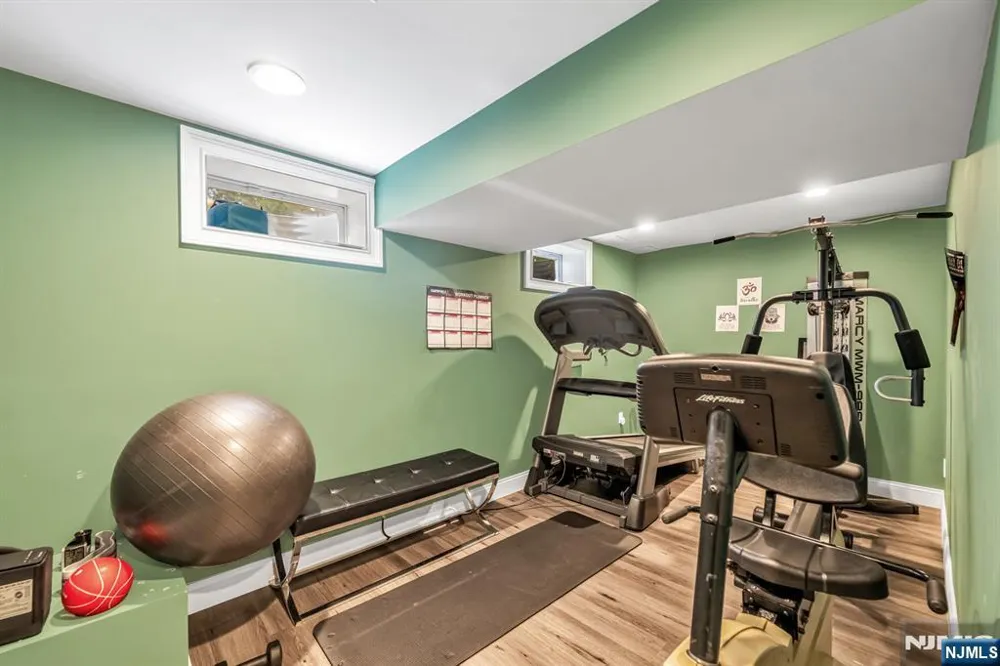 683 Victoria Avenue Paramus, NJ 07652