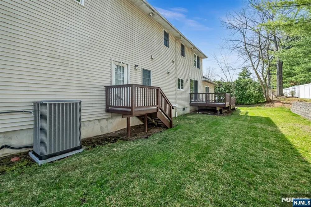 683 Victoria Avenue Paramus, NJ 07652