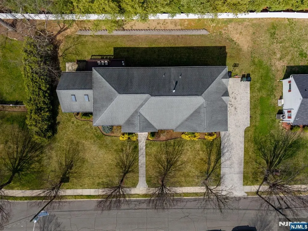 683 Victoria Avenue Paramus, NJ 07652