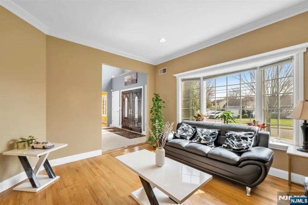 683 Victoria Avenue Paramus, NJ 07652