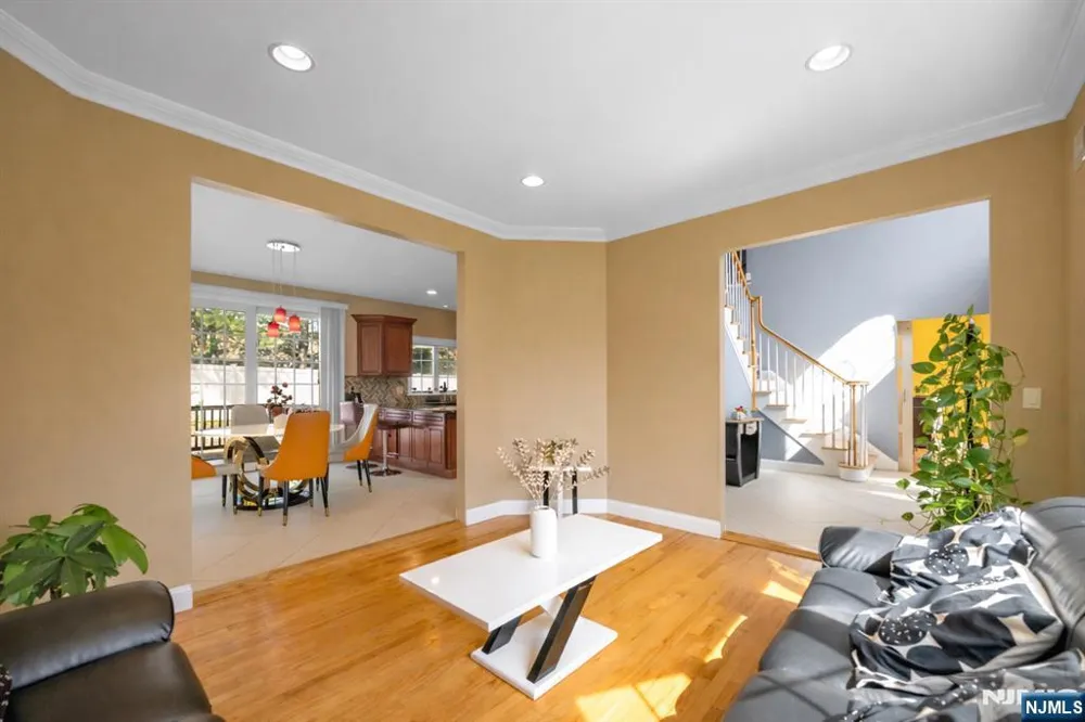 683 Victoria Avenue Paramus, NJ 07652