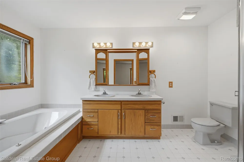 8636 Hidden Lake Drive Deerfield Township, MI 48855