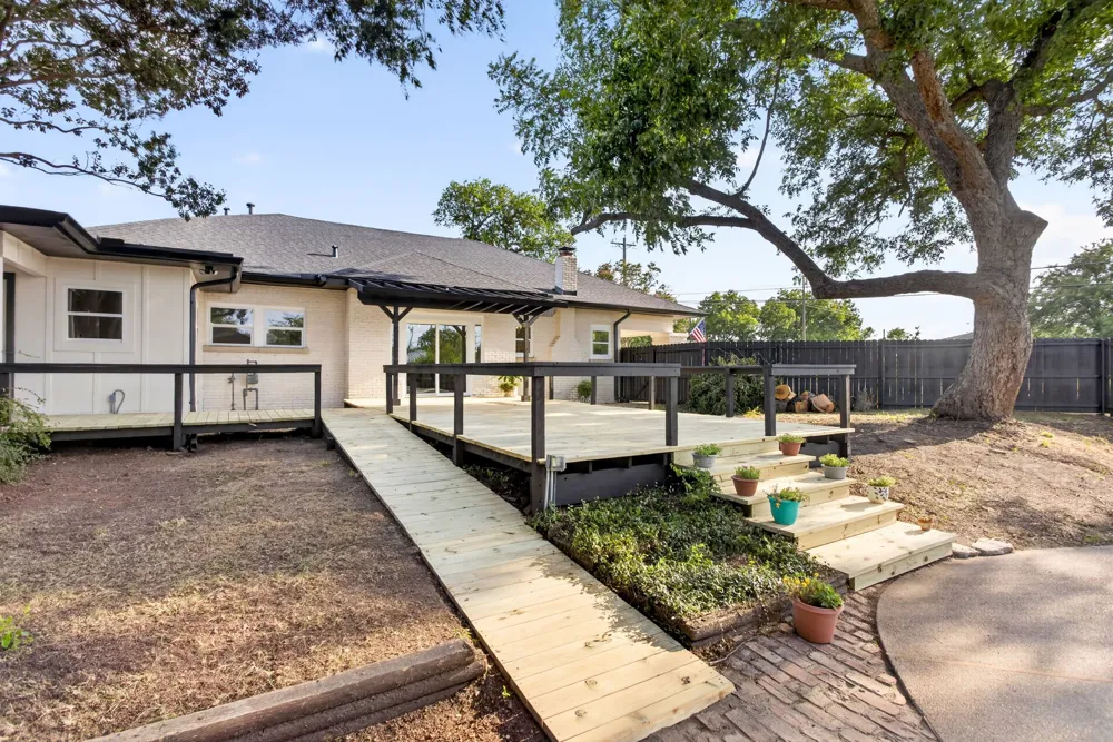 411 S Bowie Drive Weatherford, TX 76086