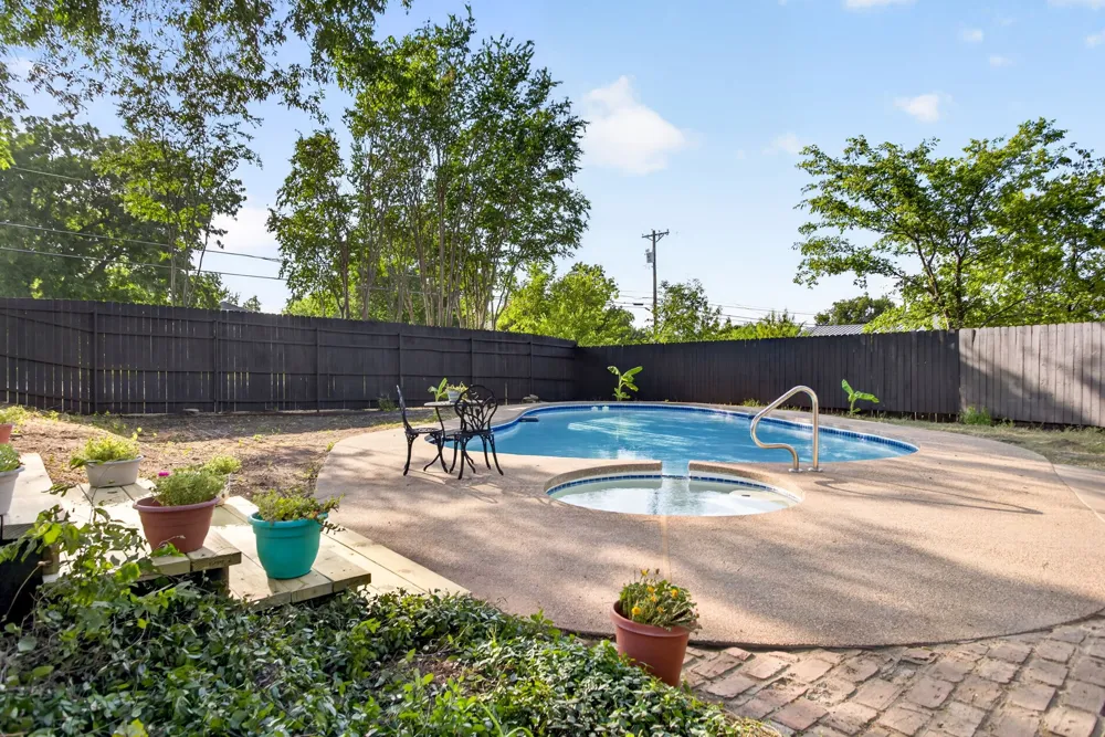 411 S Bowie Drive Weatherford, TX 76086