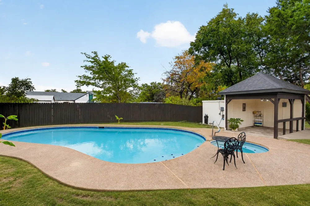 411 S Bowie Drive Weatherford, TX 76086