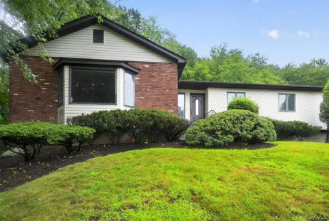 211 Waters Edge