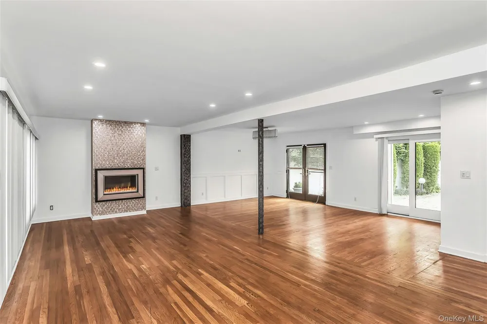 14962 Powells Cove Boulevard Whitestone, NY 11357