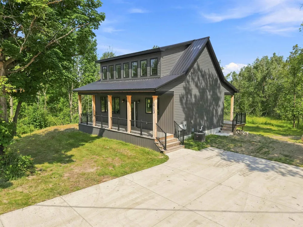 1713 Vanderlip Road East Bay Township, MI 49686