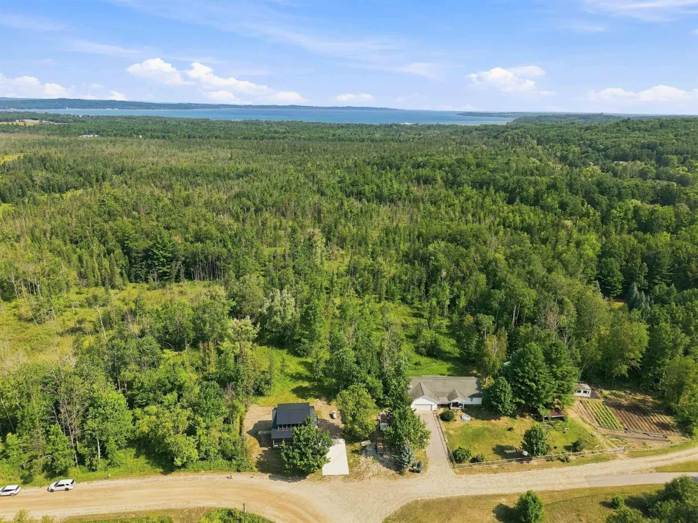 1713 Vanderlip Road East Bay Township, MI 49686