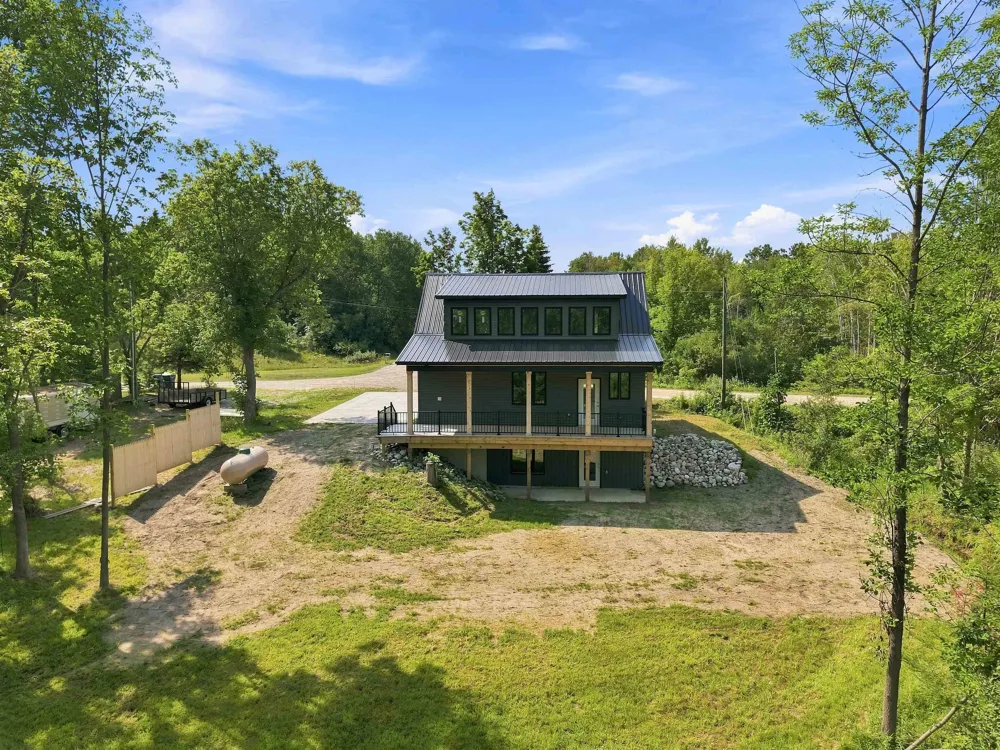 1713 Vanderlip Road East Bay Township, MI 49686