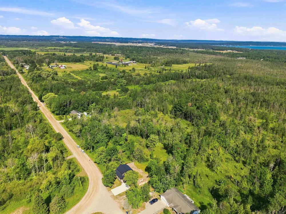 1713 Vanderlip Road East Bay Township, MI 49686