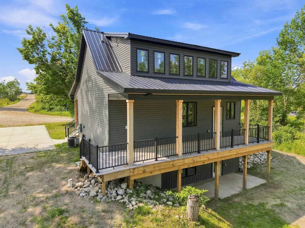1713 Vanderlip Road East Bay Township, MI 49686