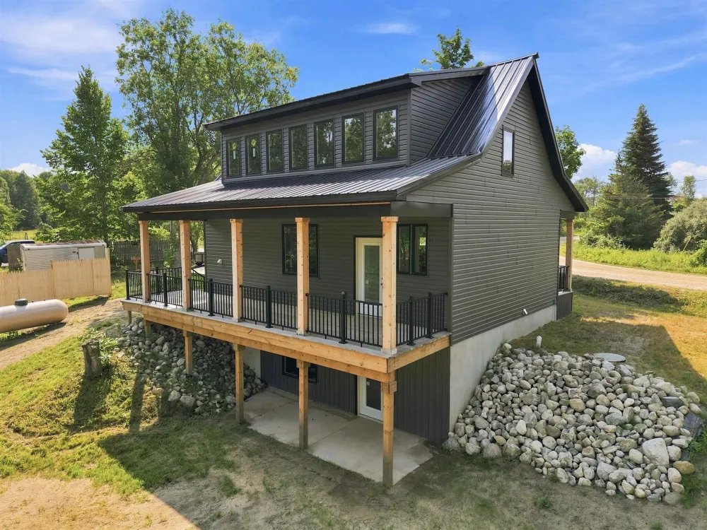 1713 Vanderlip Road East Bay Township, MI 49686