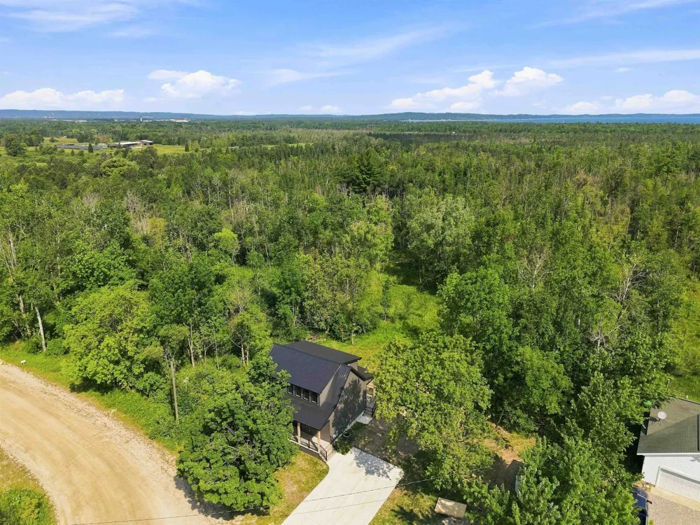 1713 Vanderlip Road East Bay Township, MI 49686
