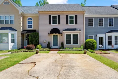 573 Salem Woods Drive SE