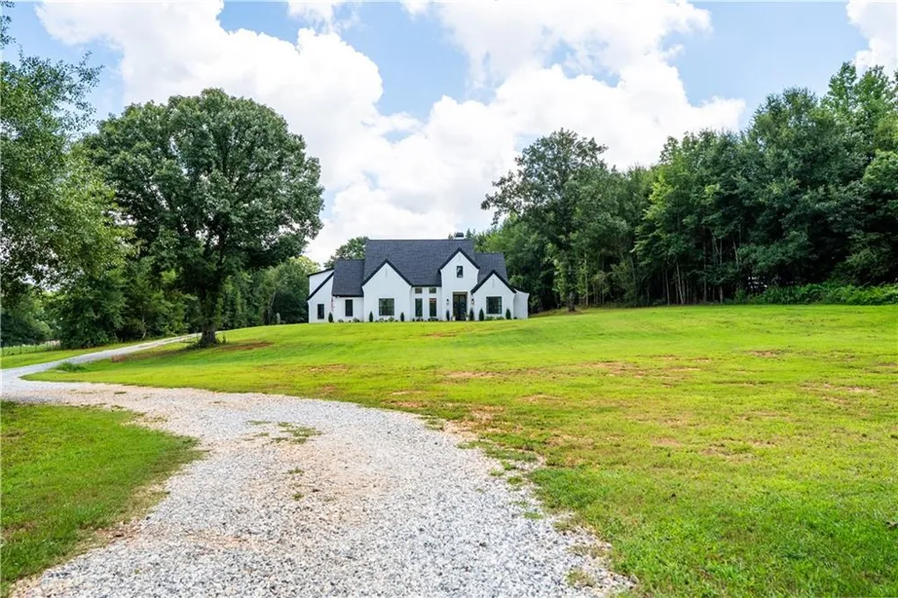 860 W Ridgeway Road Maysville, GA 30558