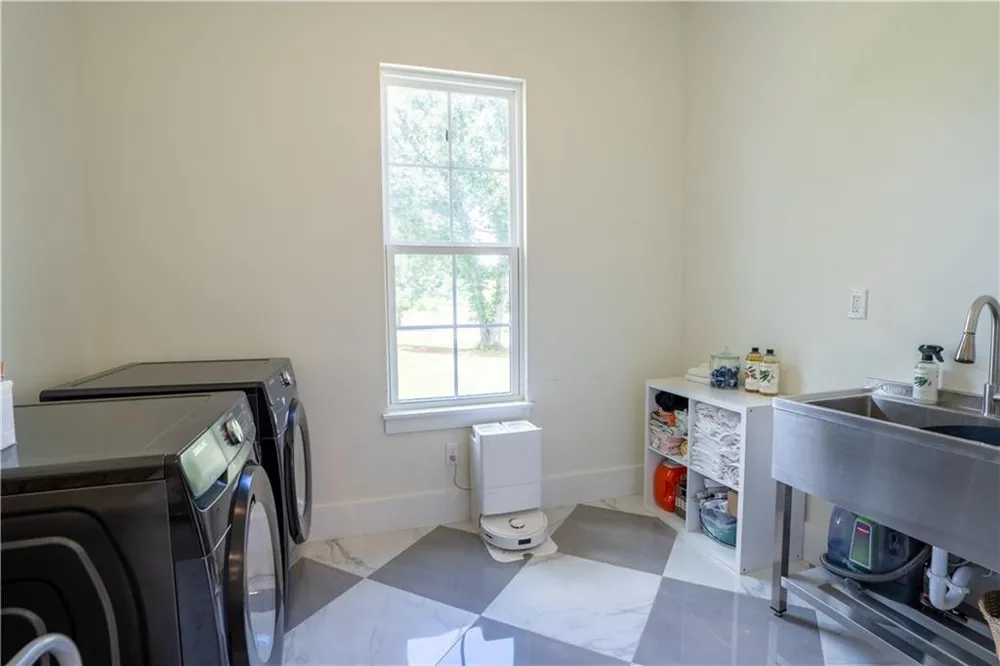 860 W Ridgeway Road Maysville, GA 30558